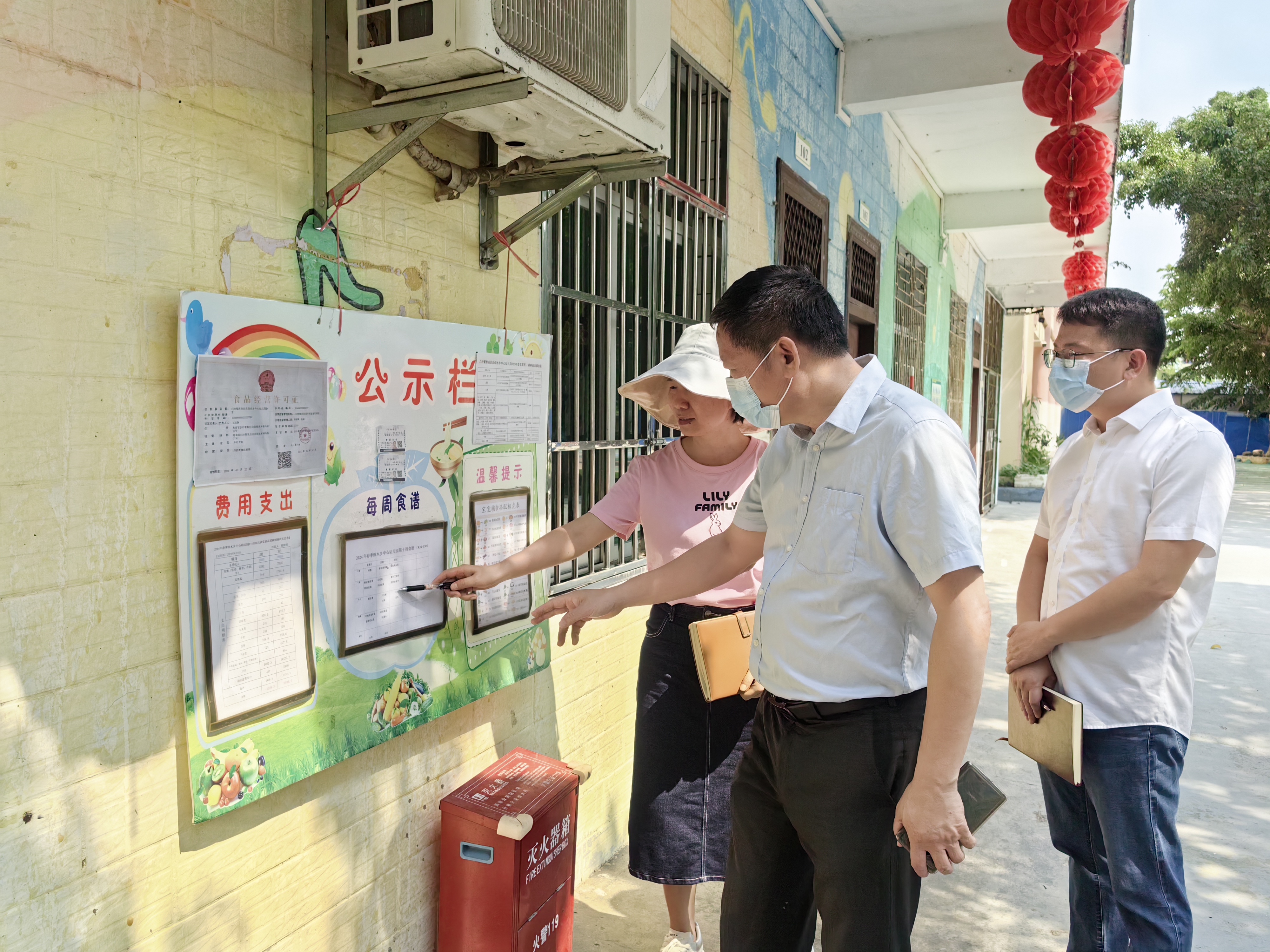 白沙黎族自治县人大常委会副主任王秀程到细水乡督导校园食品安全工作