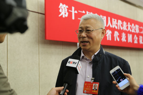 王勇代表接受中央电视台记者采访