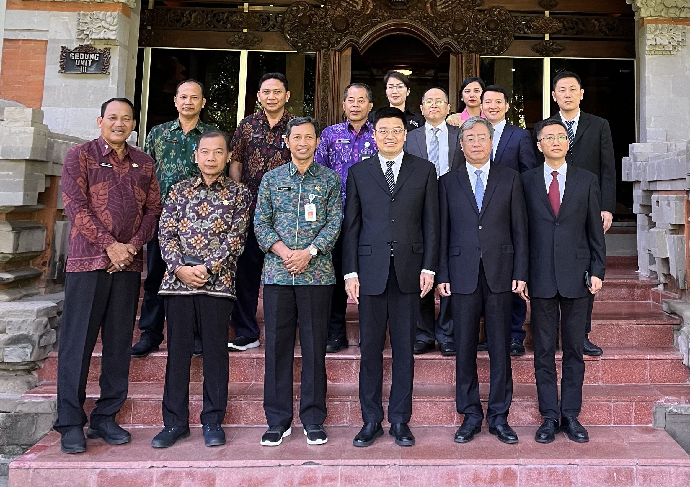 孙大海率海南省人大代表团访问印度尼西亚和斯里兰卡